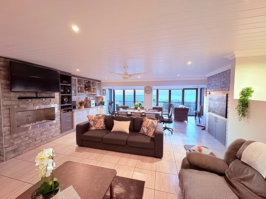 5 Bedroom Property for Sale in Reebok Western Cape